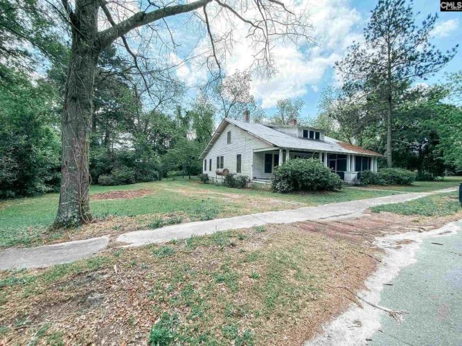 Pretty original inside! Almost two acres in South Carolina. Circa 1920