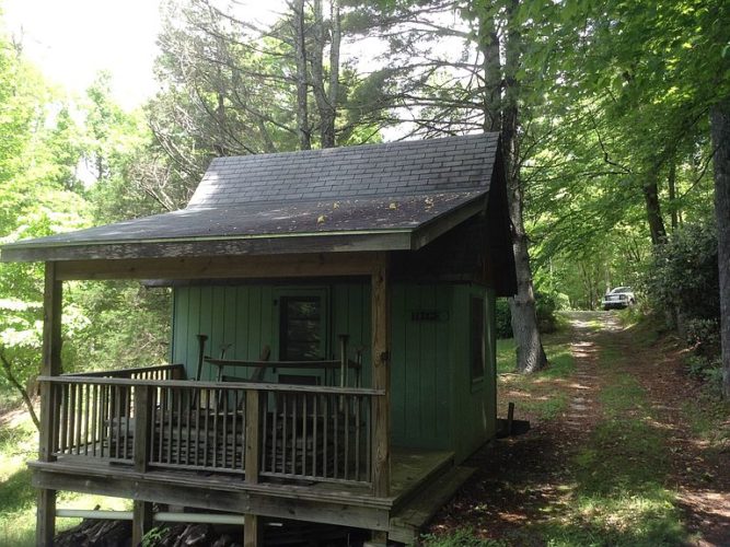 Love the creek! Cabin in Black Mountain, North Carolina. 16 acres