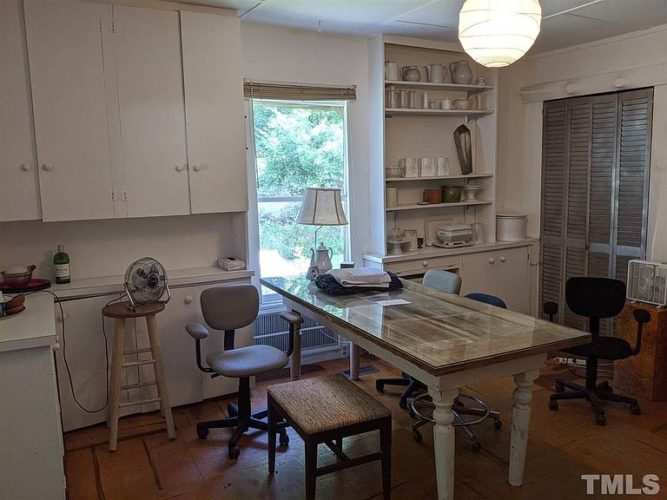 A whole village! "Merry Oaks", Circa 1840. Over three acres in North