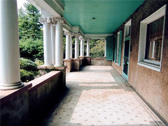 Auction block time! The Boswell House, Circa 1912 in Virginia. Opening