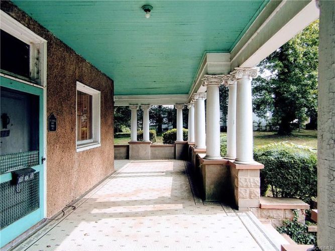Auction block time! The Boswell House, Circa 1912 in Virginia. Opening