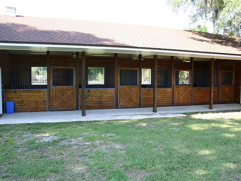 Tammy Wynette and George Jones former home. 7 acres in Fl with a guitar ...