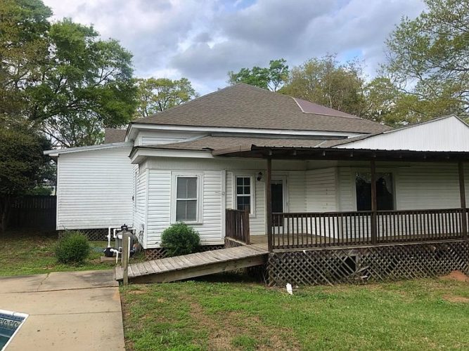 Off market. Has a pool! Circa 1900 in Alabama. $87,900 – The Old House Life