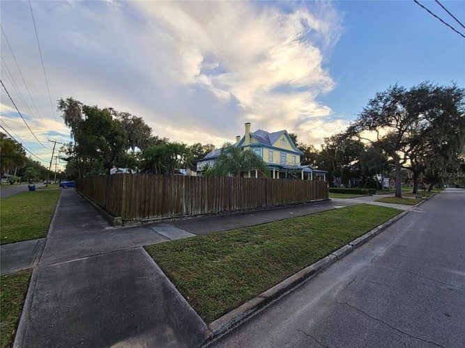 “My Girl” movie house! Circa 1906 in Florida. 499,940 The Old House Life