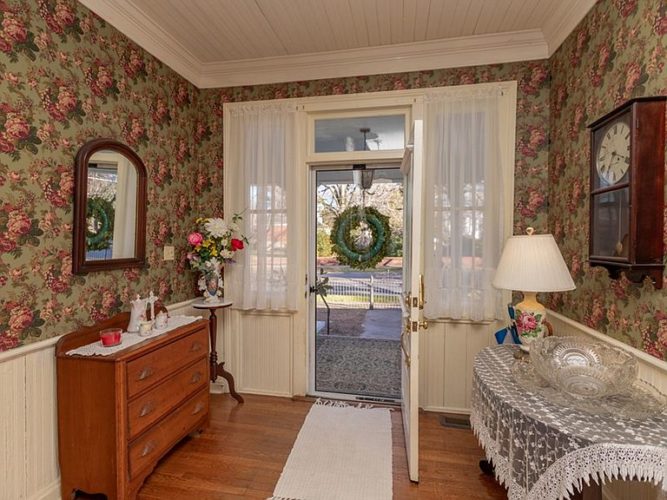 TWO houses and TWO rental properties! The Shoemaker's House, Circa 1800