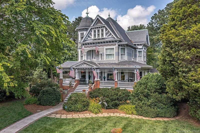 Look Inside! The Waterfront Historic Morris House, Circa 1895 in ...