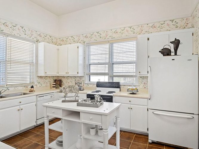 Sold. Over three acres with two wired Circa 1907 in Alabama. 189,000 The Old House