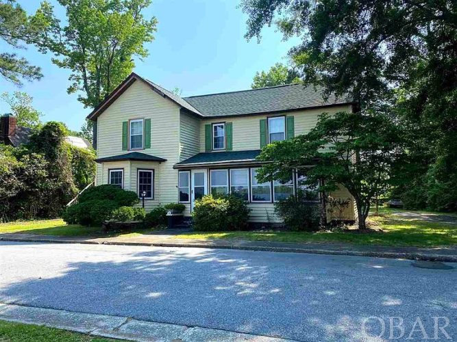 The Captain Bob Knight House, Circa 1880. Waterfront in North Carolina
