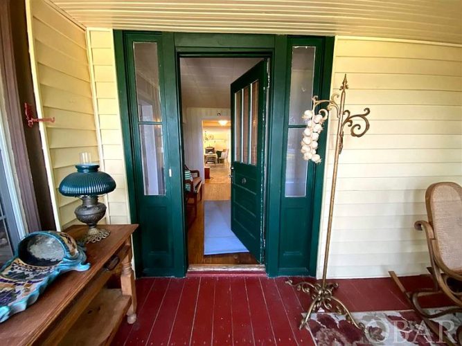The Captain Bob Knight House, Circa 1880. Waterfront in North Carolina