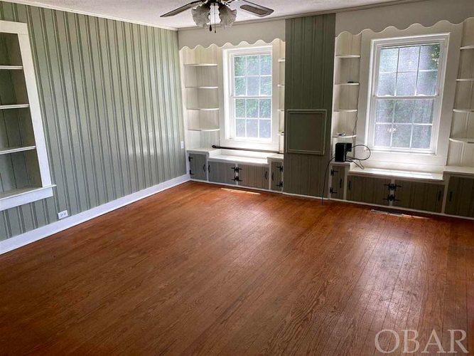 The Captain Bob Knight House, Circa 1880. Waterfront in North Carolina