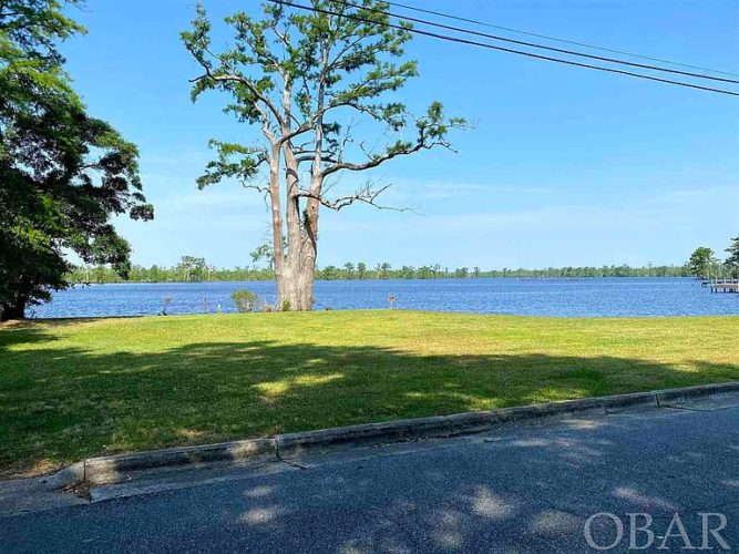 The Captain Bob Knight House, Circa 1880. Waterfront in North Carolina