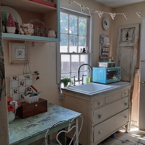 Cozy Fairytale Cottage, Circa 1850 in Connecticut. $299,900 – The Old ...