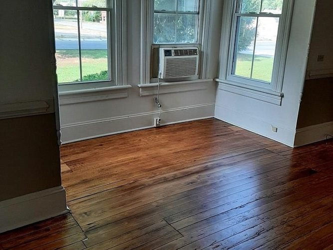 “Lively Manor”, Circa 1902. On one acre in Virginia. 257,000 The Old