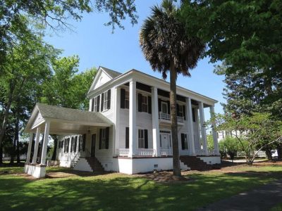 Over one acre in South Carolina. Circa 1900. $185,900 – The Old House Life