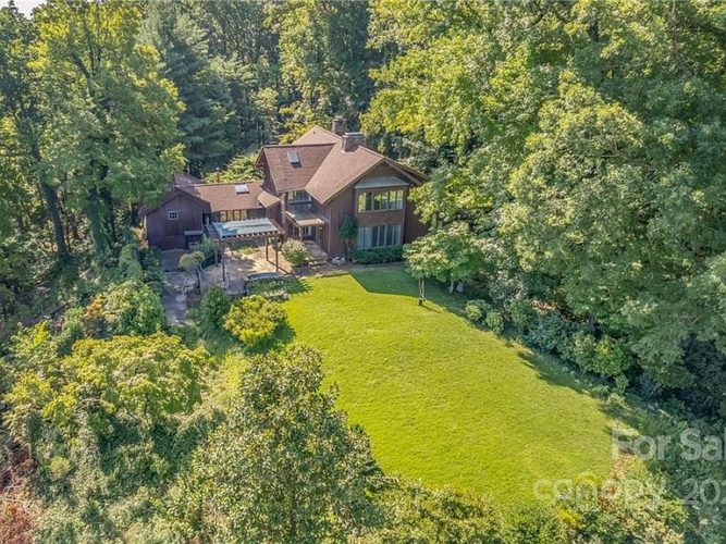 Historic Tryon Estate, Circa 1920. Over 5 acres in Tryon, North