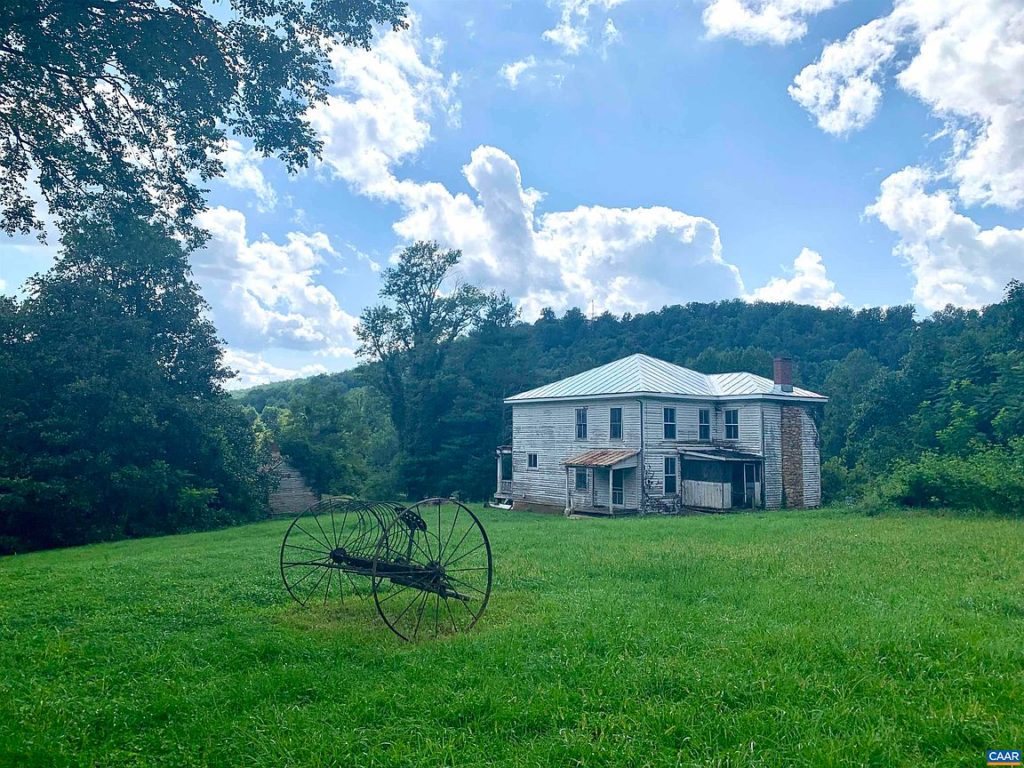 Someone go save it! Circa 1825. On 35 acres in Lovingston, Virginia