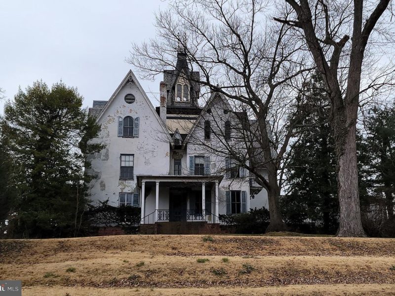 Summer home of Governor Hamilton, Circa 1855. Over one acre in Maryland ...