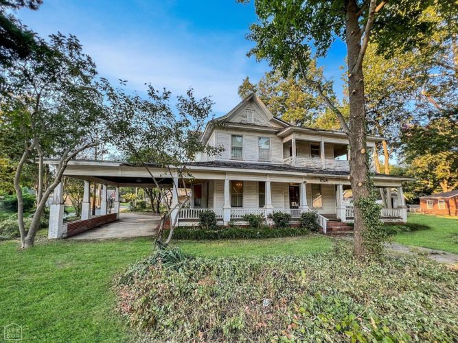 Sold for 60,000. Dr. Lunsford House, Circa 1912 in Blytheville