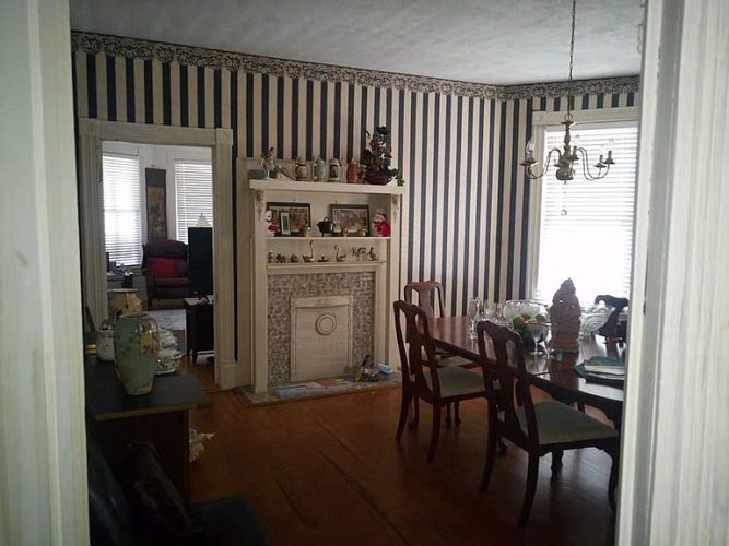 The Dr. Bryant Victoria House, Circa 1920 in Virginia. 216,000 The