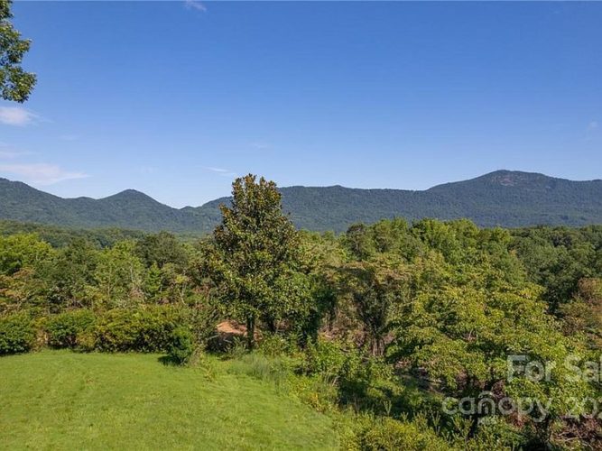 Historic Tryon Estate, Circa 1920. Over 5 acres in Tryon, North