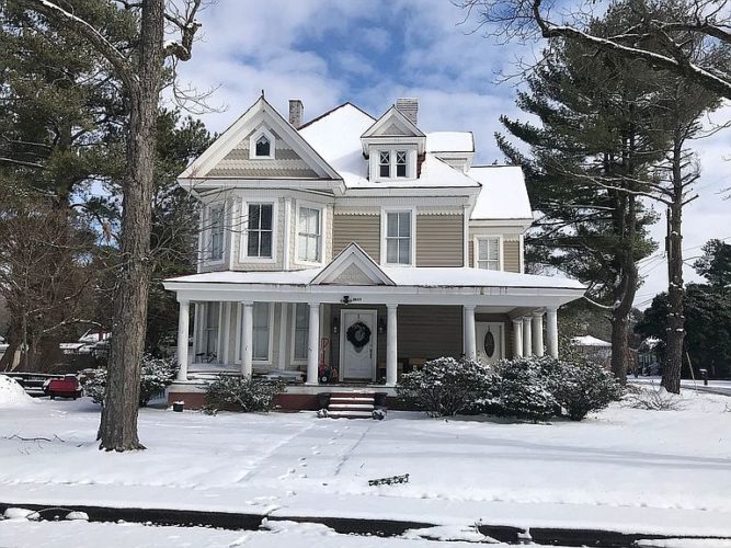 The Dr. Bryant Victoria House, Circa 1920 in Virginia. 216,000 The