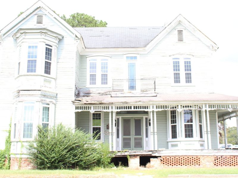 The Dr. Hadley House, Circa 1876. On 1/2 acre in North Carolina. 150,000 The Old House Life