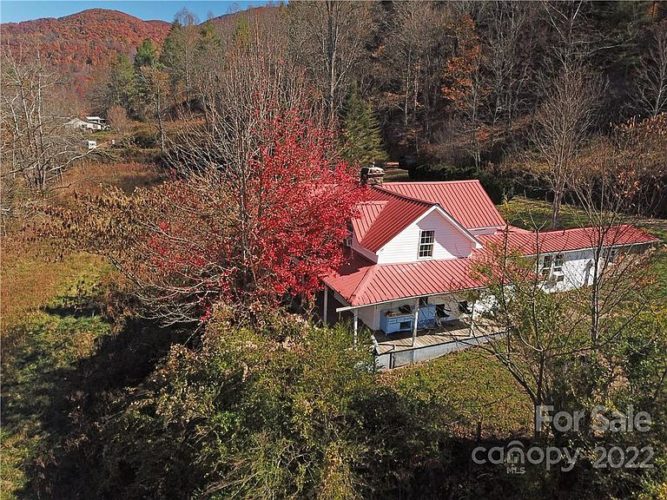 Love the creek! 25 acres in beautiful Hot Springs, North Carolina