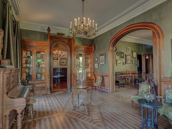 STUNNING! Stranger Things House. The Creel House, Circa 1882 in Georgia ...