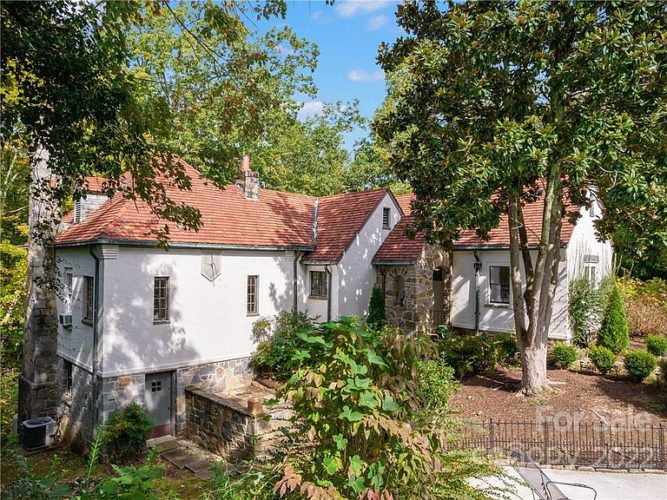 Beautiful Windover Estate, Circa 1933. On 5 acres in Tryon, North