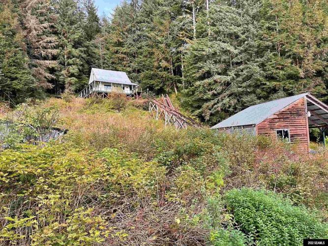 Waterfront in Alaska. The Heckman House, Circa 1885. 199,000 The Old