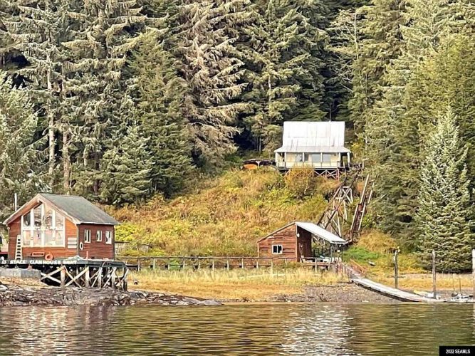 Waterfront in Alaska. The Heckman House, Circa 1885. 199,000 The Old