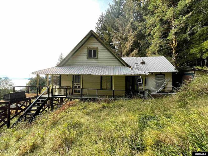 Waterfront in Alaska. The Heckman House, Circa 1885. 199,000 The Old