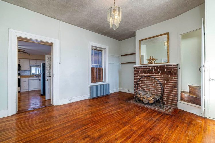 Pretty floors! Circa 1820. On 3/4 acre in Virginia. $274,900 – The Old ...