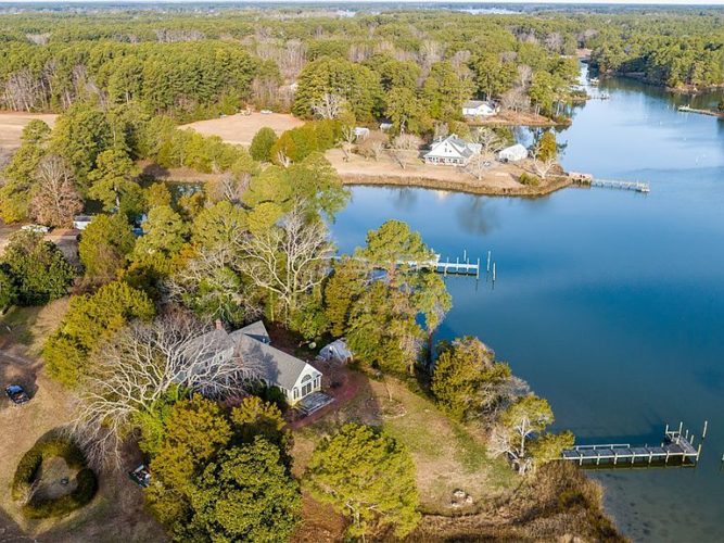 Waterfront in Virginia. Built in 1850! $300,000 – The Old House Life