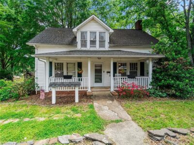 Cute house in a nice town! Circa 1934 in North Carolina. $194,900 – The ...