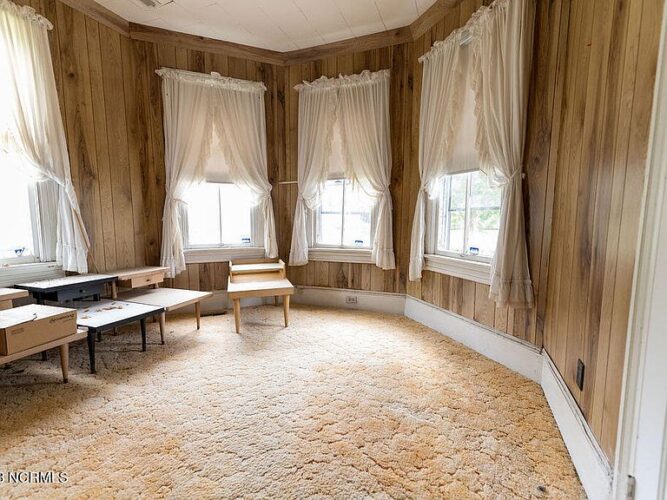 A house and apartment building! Circa 1924 in Edenton, North Carolina