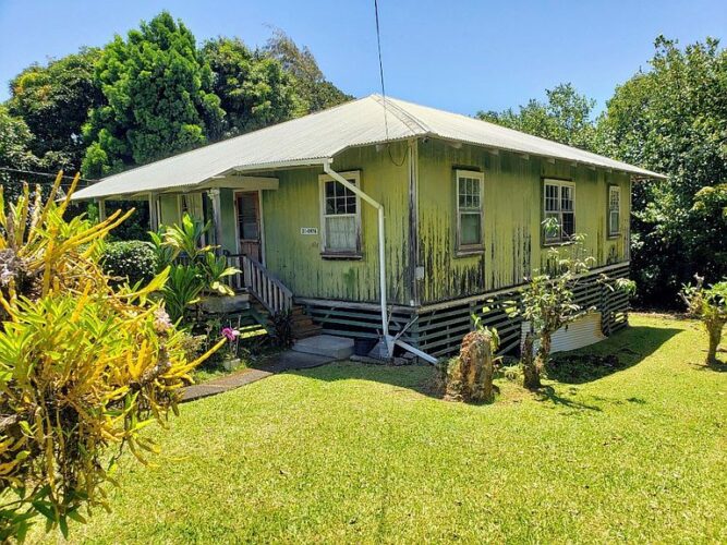 Hawaii time! Circa 1942 in Laupahoehoe, Hawaii. 365,000 The Old