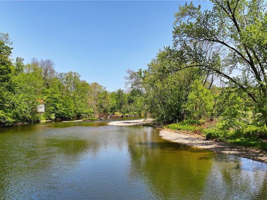 Waterfront! Circa 1906. One acre in New York. $125,000 – The Old House Life