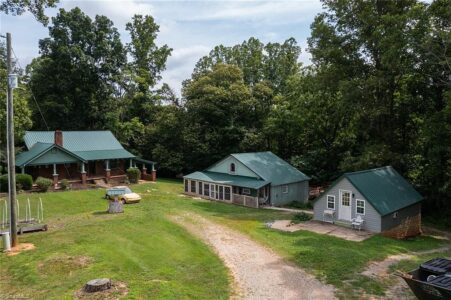 Deal of the Day! TWO houses on THREE acres in North Carolina. $279,000 ...