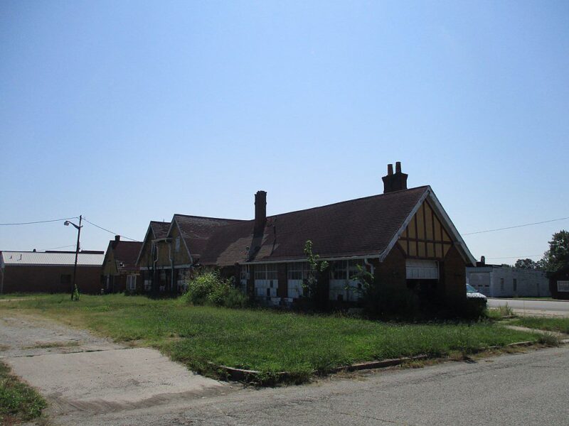 Old Sinclair Gas Station and Four Tiny Homes! Circa 1931 in Kansas