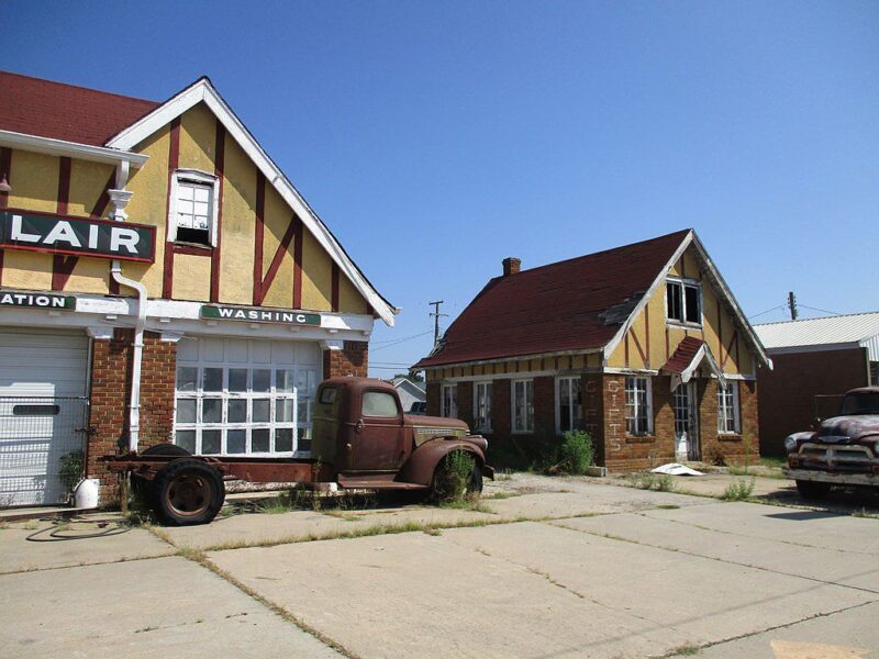 Old Sinclair Gas Station and Four Tiny Homes! Circa 1931 in Kansas