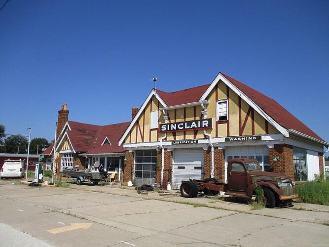 Old Sinclair Gas Station and Four Tiny Homes! Circa 1931 in Kansas