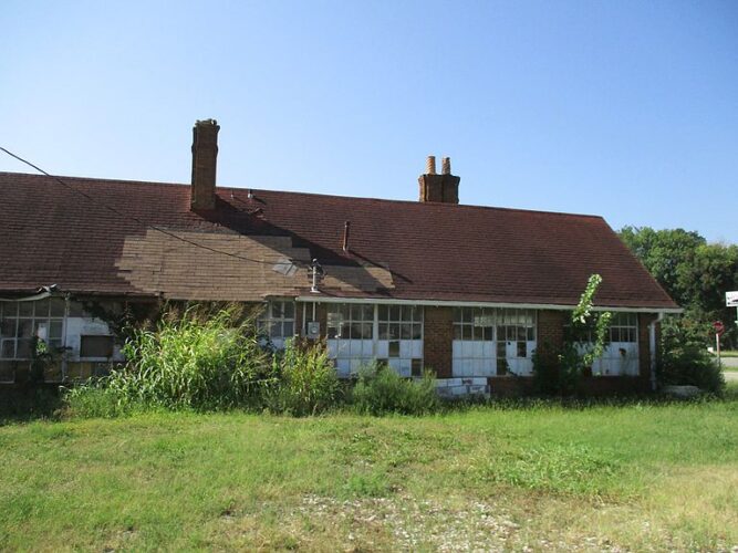 Old Sinclair Gas Station and Four Tiny Homes! Circa 1931 in Kansas