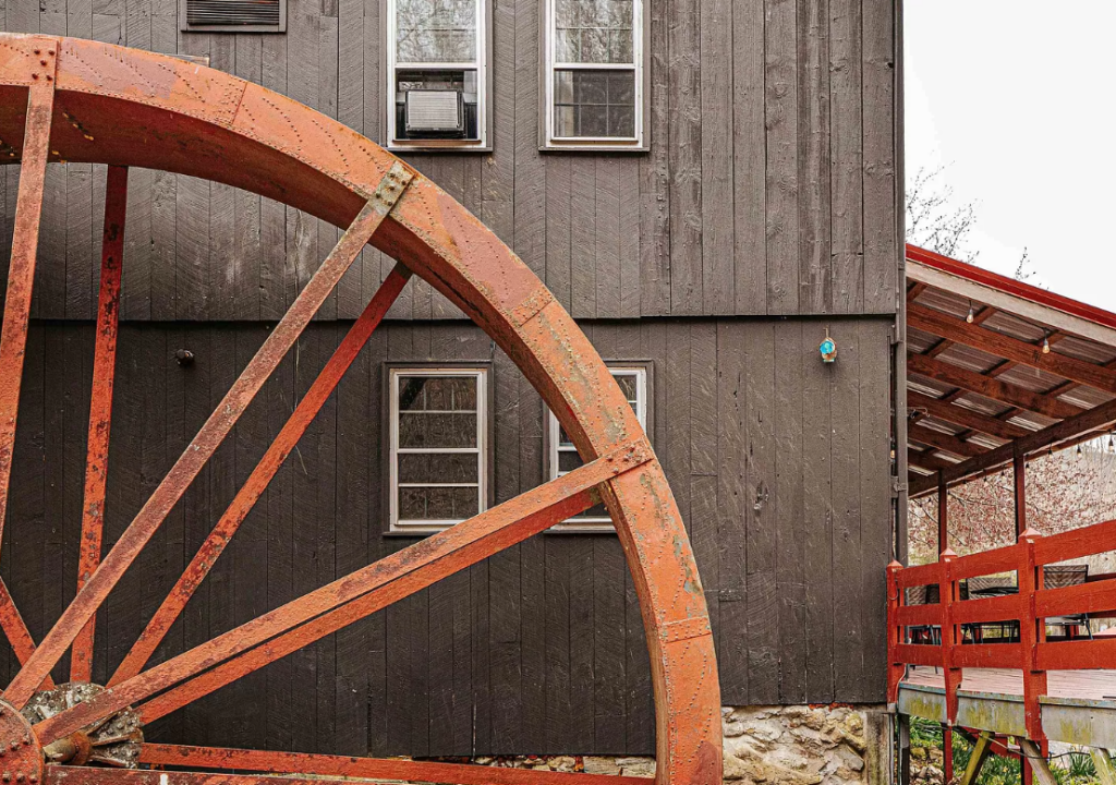 Osceola Mill Inn and Restaurant. Over six acres in Virginia. 749,900