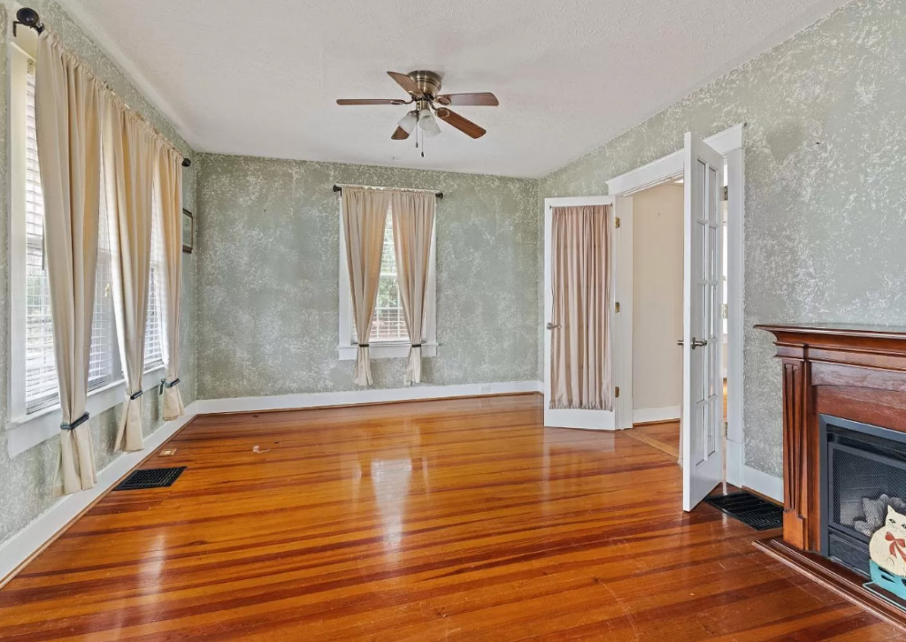 Beautiful Floors! Circa 1932. One Acre In Virginia. $179,900 – The Old 