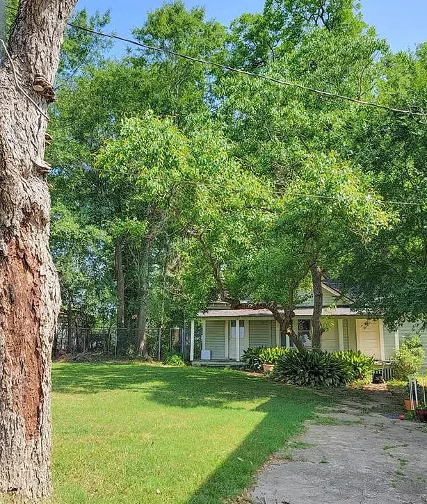 Pretty House! Love The Porch! Circa 1910 In Louisiana. $199,000 – The 