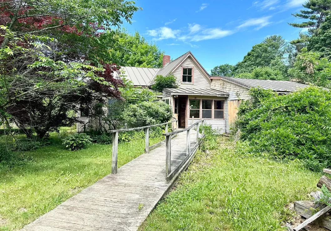 That stove! On 4 1/2 acres in Maine. Circa 1950. 150,000 The Old