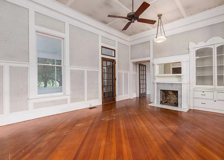 Love this! The J. H. Kurth House, Over 9 acres in Texas. $475,021 – The ...