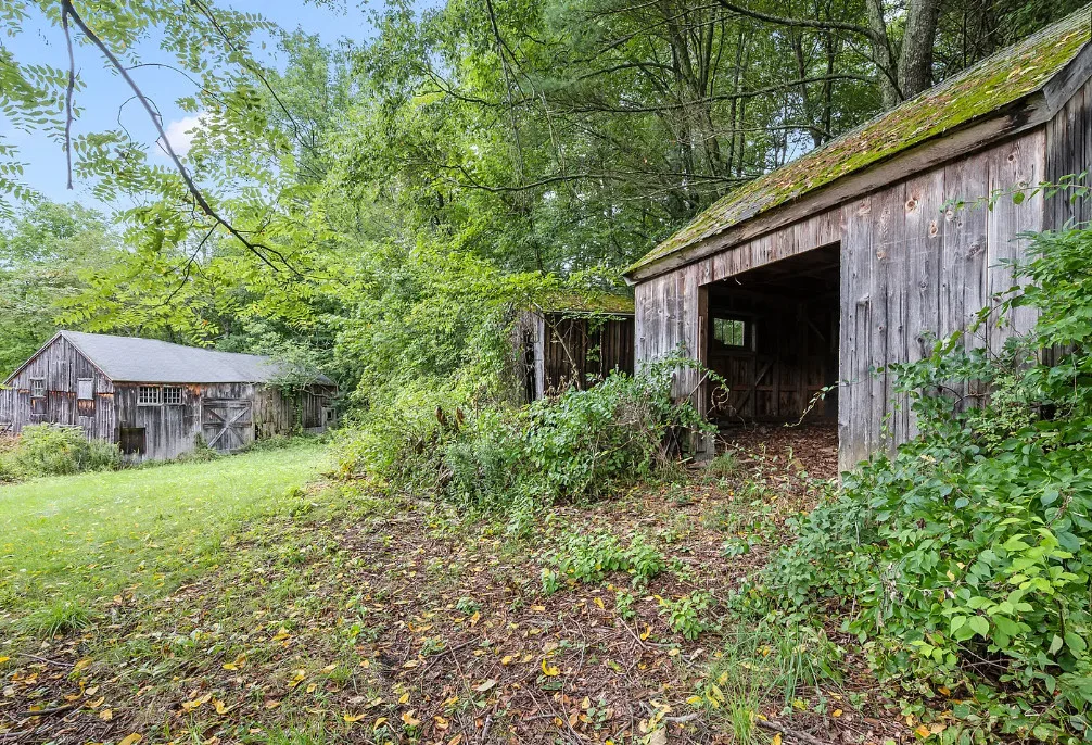 Circa 1750! Over five acres in Connecticut. $225,000 – The Old House Life